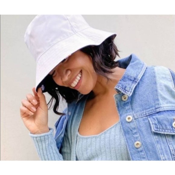 alice + olivia by Stacey Bendet Reversible Bucket Hat NWT - Picture 3 of 4